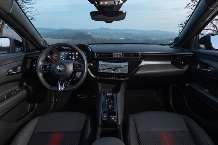 Alfa Romeo Junior Ibrida Q4