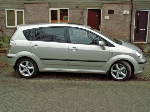 Toyota Corolla Verso 2.2 D-4D D-CAT Linea Luna (2006)