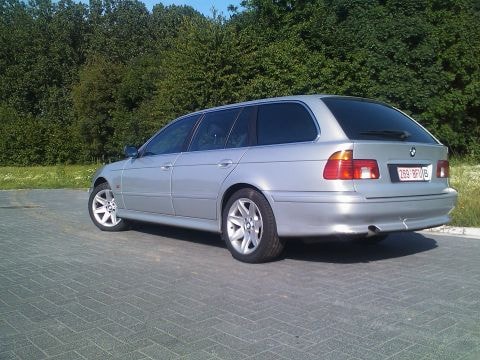 BMW 525d touring (2003)