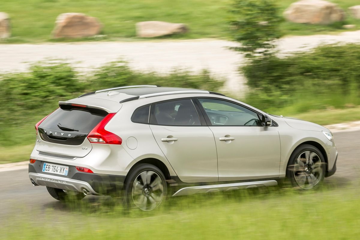 Volvo V40 Cross Country T3 Polar+ Luxury (2019) #2 review