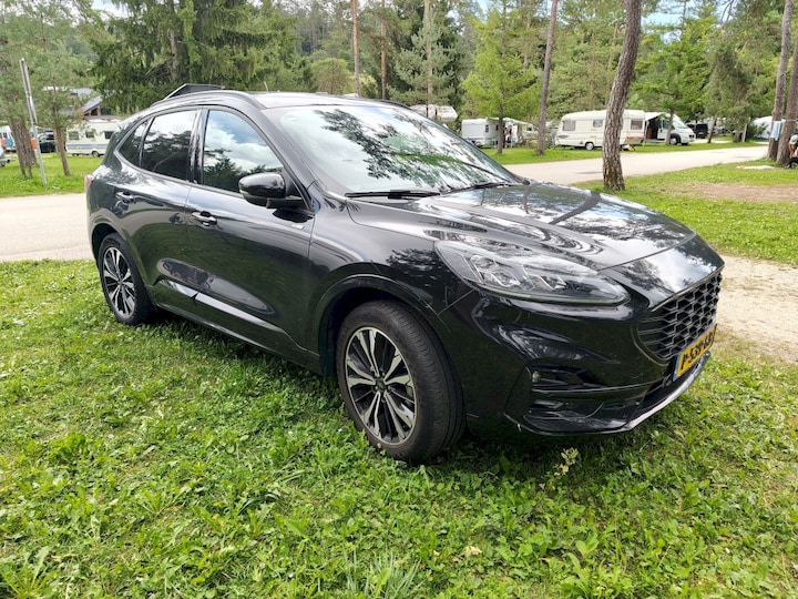 Ford Kuga 2.5 PHEV ST-Line X (2022)