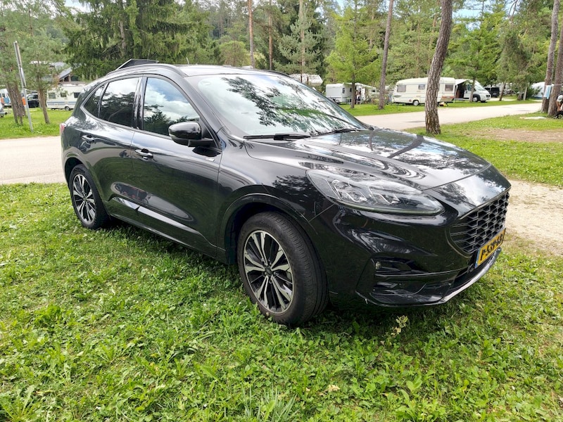 Ford Kuga 2.5 PHEV ST-Line X (2022)