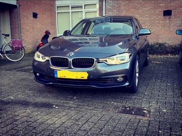 BMW 330e iPerformance (2016)