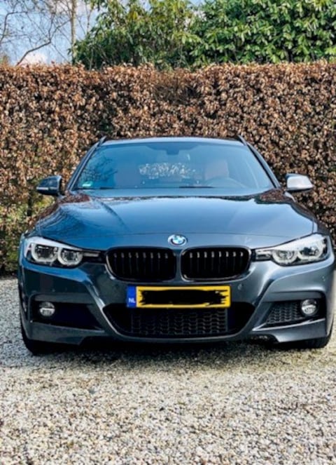 BMW 320i Touring Corporate Lease Edition