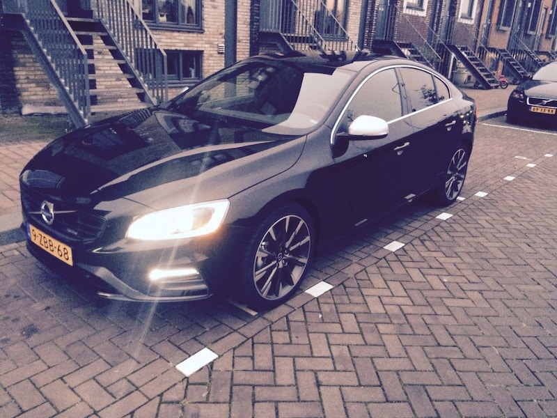 Volvo S60 D4 R-Design (2014)