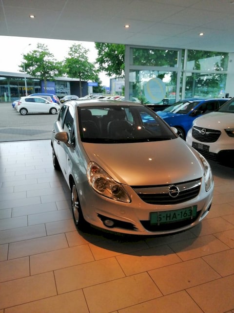 Opel Corsa 1.4-16V Cosmo