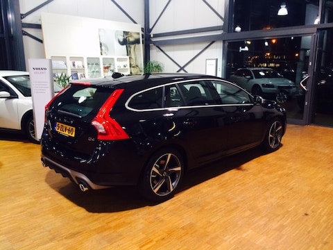 Volvo V60 D4 R-Design (2015)