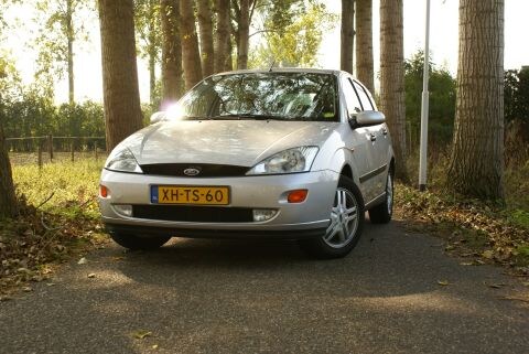 Ford Focus 1.6i 16V Trend (1998)