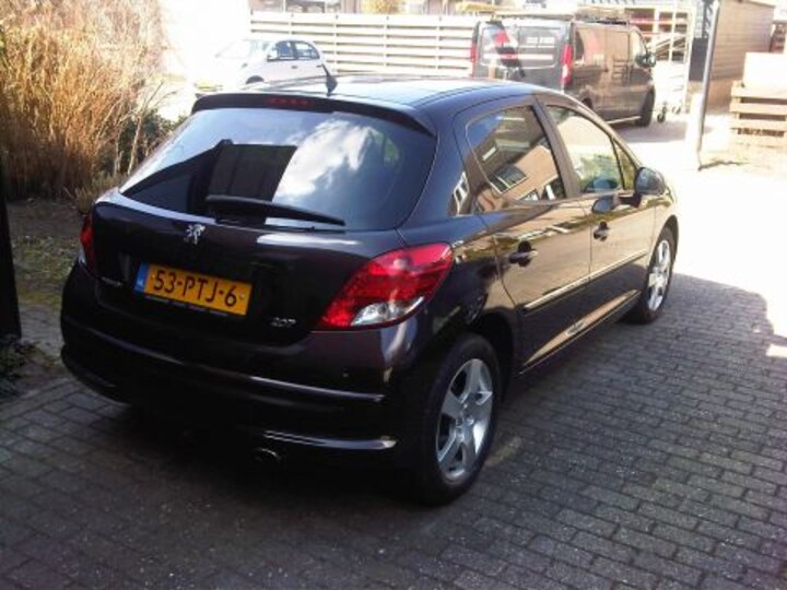 Peugeot 207 Allure 1.6 VTi