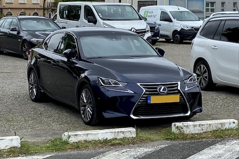 Lexus IS 300h Luxury Line (2018)