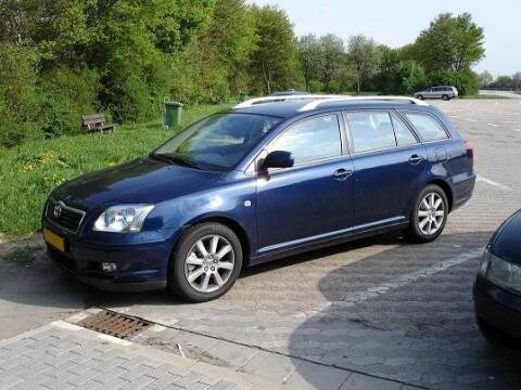Toyota Avensis Wagon 2.0 D-4D Linea Luna (2006)