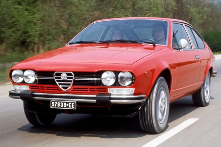 Alfa Romeo Alfetta GT kembali mendapat pukulan langsung dari Giugiaro