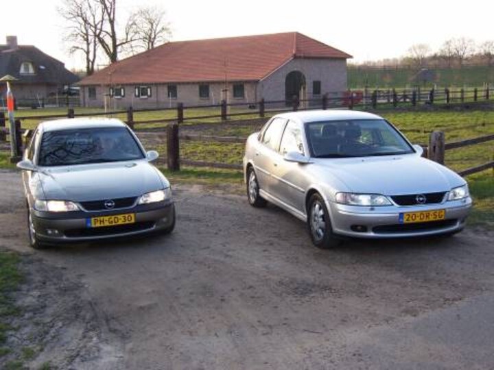 Opel Vectra 2.5i-V6 CDX (1996)
