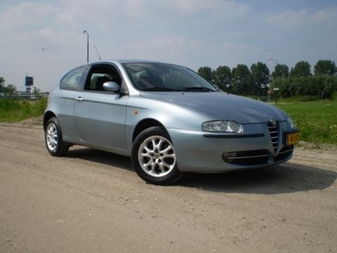 Alfa Romeo 147 1.6 T.Spark 16V Distinctive (2002)