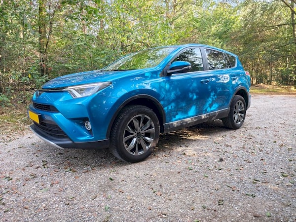 Toyota RAV4 2.5 Hybrid 2WD First Edition (2016)