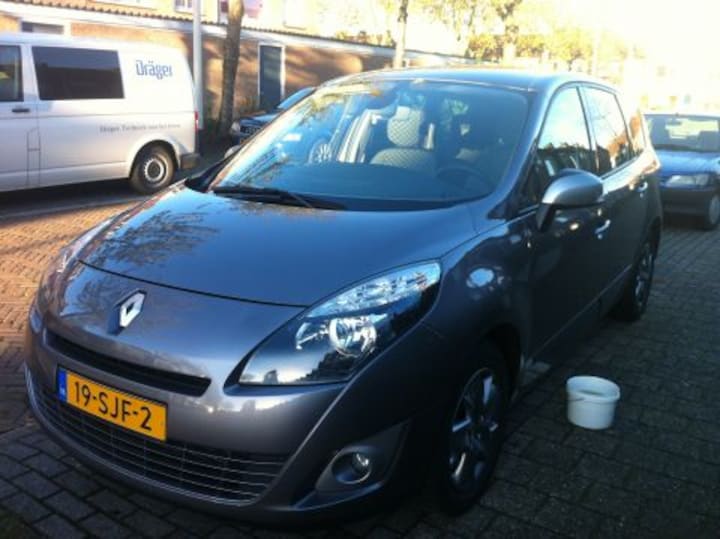 Renault Grand Scénic 1.6 dCi 130 Parisiènne (2011)