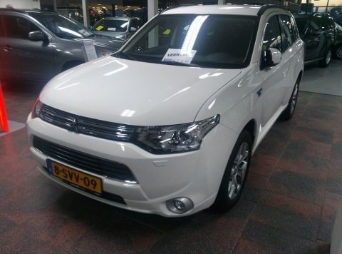 Mitsubishi Outlander PHEV Intense+ (2013)