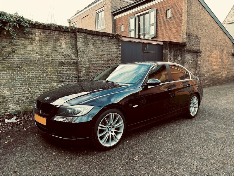 BMW 325i Executive (2006)