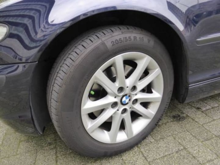 BMW 320i touring Executive (2003)