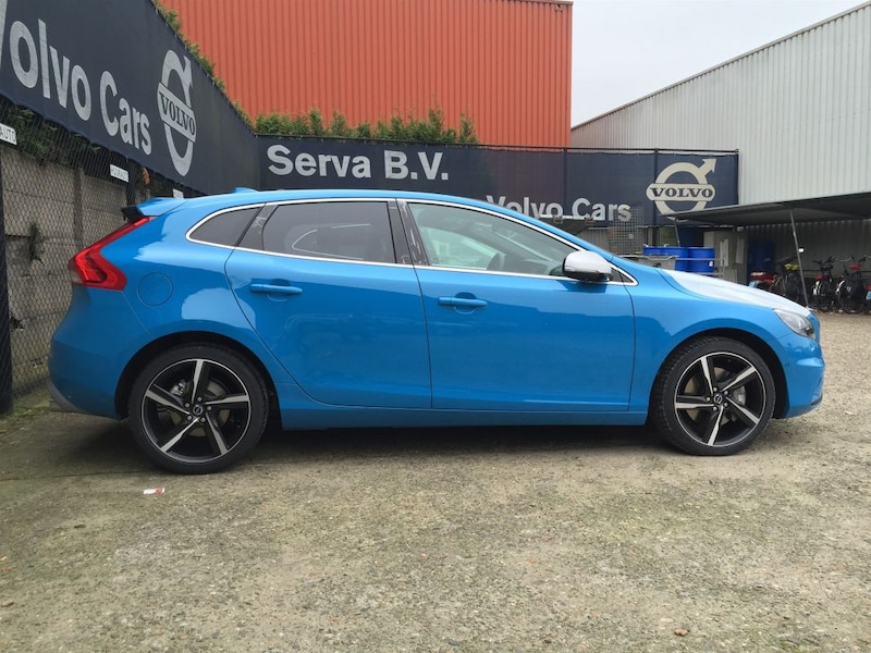 Volvo V40 D4 Business R-Design (2014)
