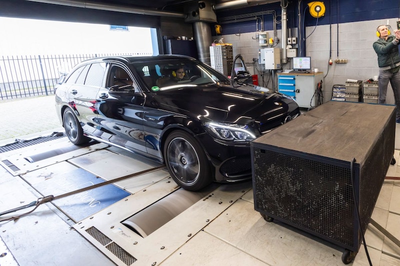 Mercedes-Benz C450 AMG - Op de rollenbank