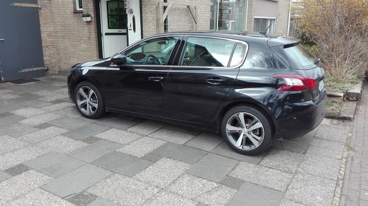 Peugeot 308 Allure 1.2 PureTech 130 (2015)