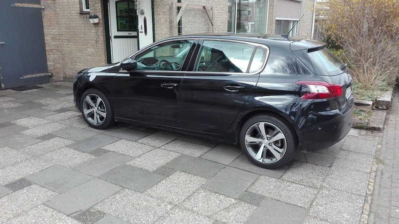 Peugeot 308 Allure 1.2 PureTech 130 (2015)