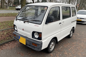 De Mitsubishi Minicab is groots in zijn kleinheid - In het Wild