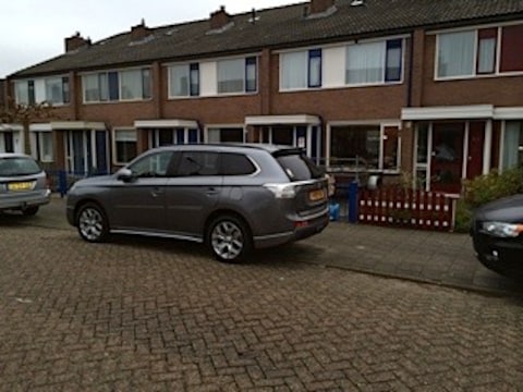 Mitsubishi Outlander PHEV Instyle (2013)