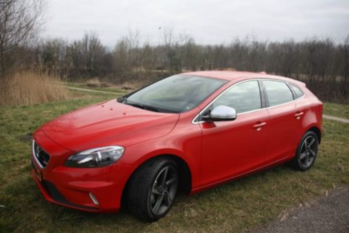 Volvo V40 D2 R-Design (2013)