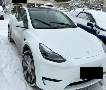Tesla Model Y (2022)