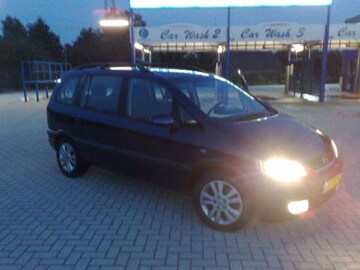 Opel Zafira 1.8i-16V Elegance (2000)