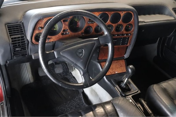 Lancia Thema 8.32