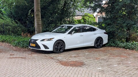 Lexus ES 300h F Sport Line