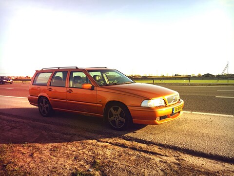 Volvo V70 R