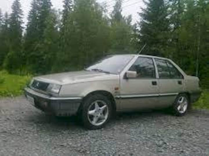 Mitsubishi Lancer 1.5 GLX