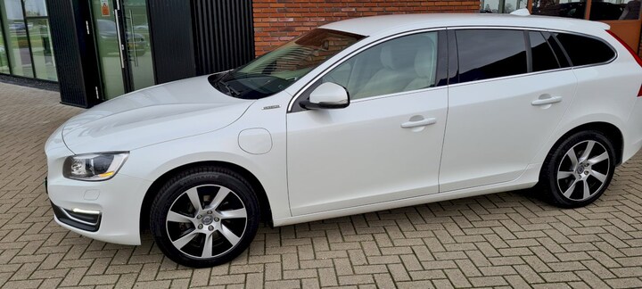 Volvo V60 D6 AWD Plugin-Hybrid Summum (2014)