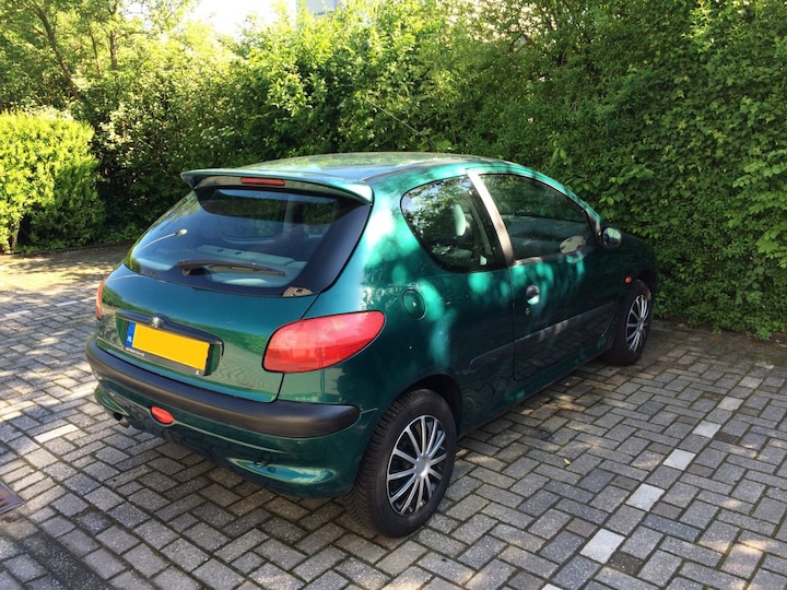 Peugeot 206 XR 1.4 (1998)