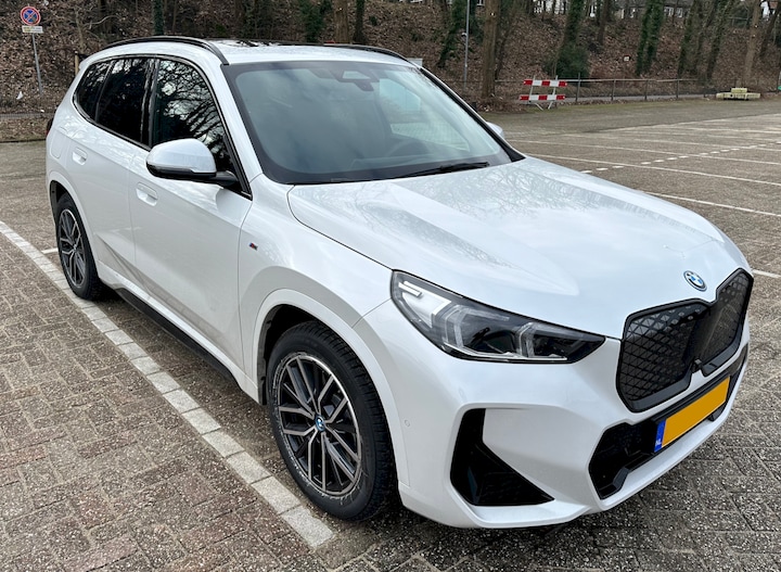 BMW iX1 (2023)
