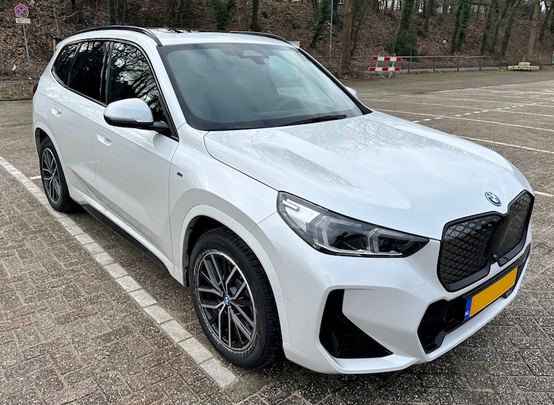 BMW iX1 (2023)