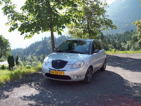 Lancia Ypsilon 1.4 16v Sport MomoDesign (2007)