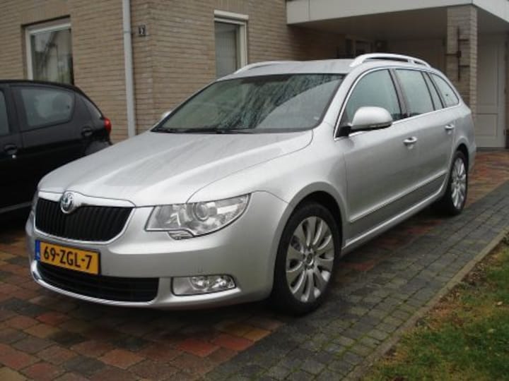 Skoda Superb Combi 1.6 TDI Greenline Ambition Bus. (2012)
