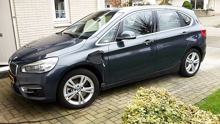 BMW 225xe Active Tourer (2015)