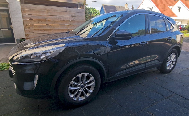 Ford Kuga 2.5 PHEV Titanium X (2022)