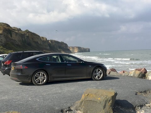 Tesla Model S 85D (2015)