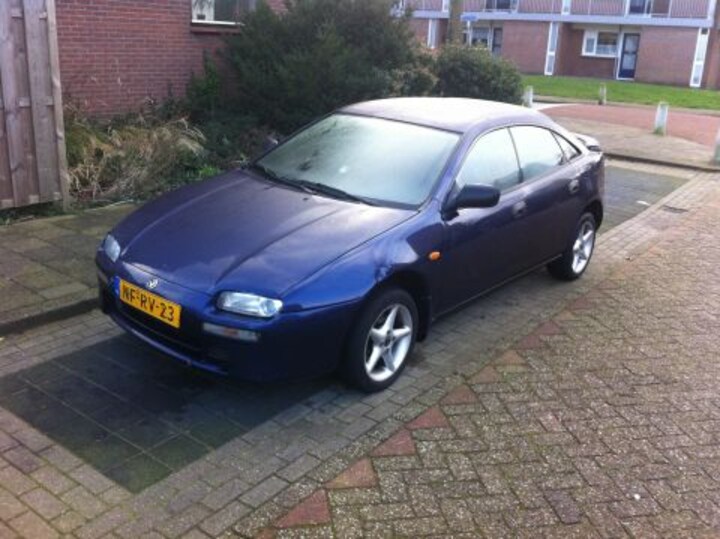 Mazda 323 F 1.8i GLX (1995)