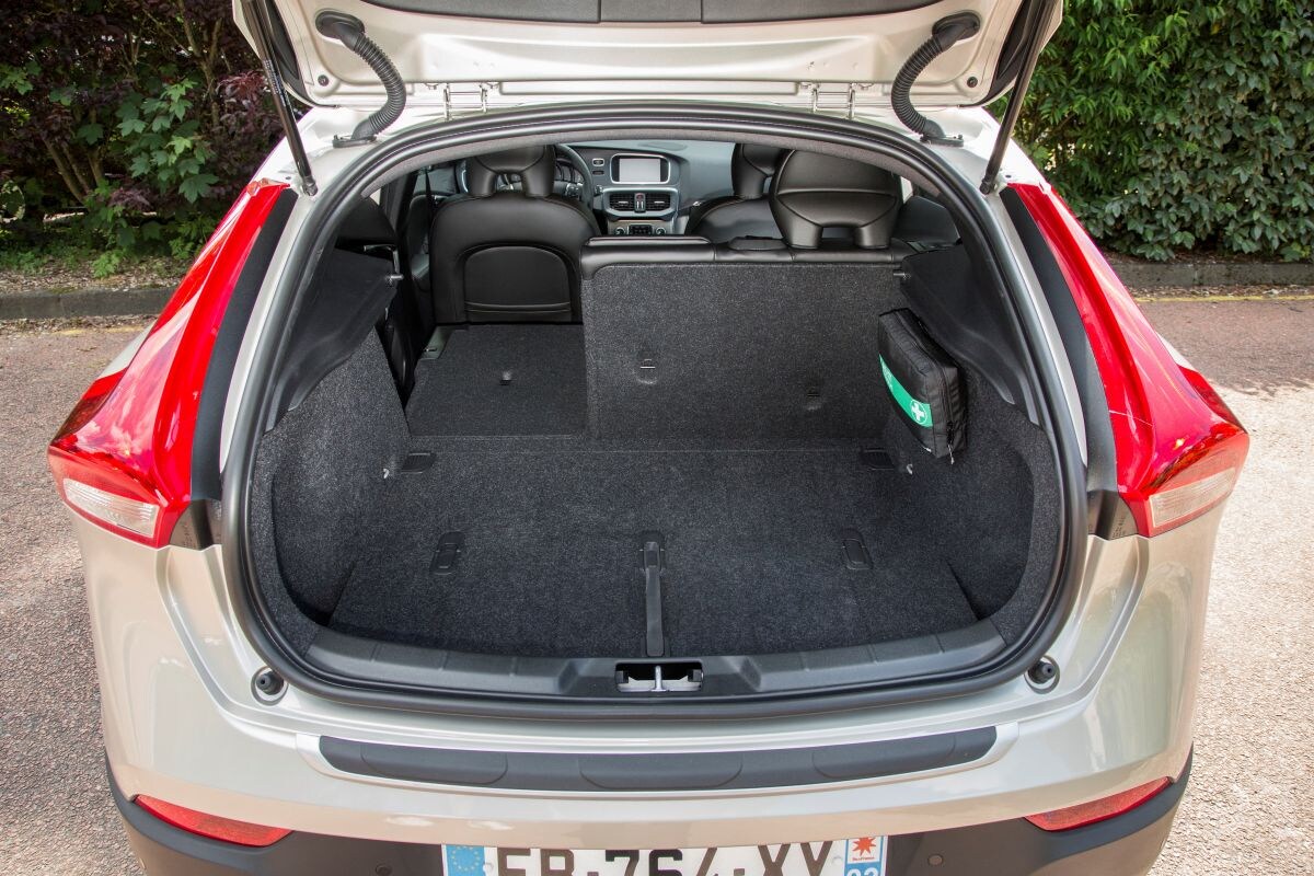 Volvo V40 Cross Country T3 Polar+ Luxury (2019) #2 review