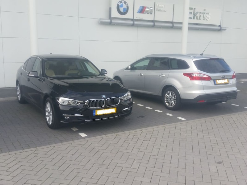 BMW 330e iPerformance (2016)