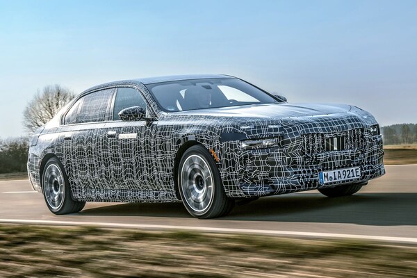 BMW i7