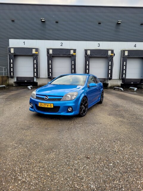 Opel Astra GTC OPC
